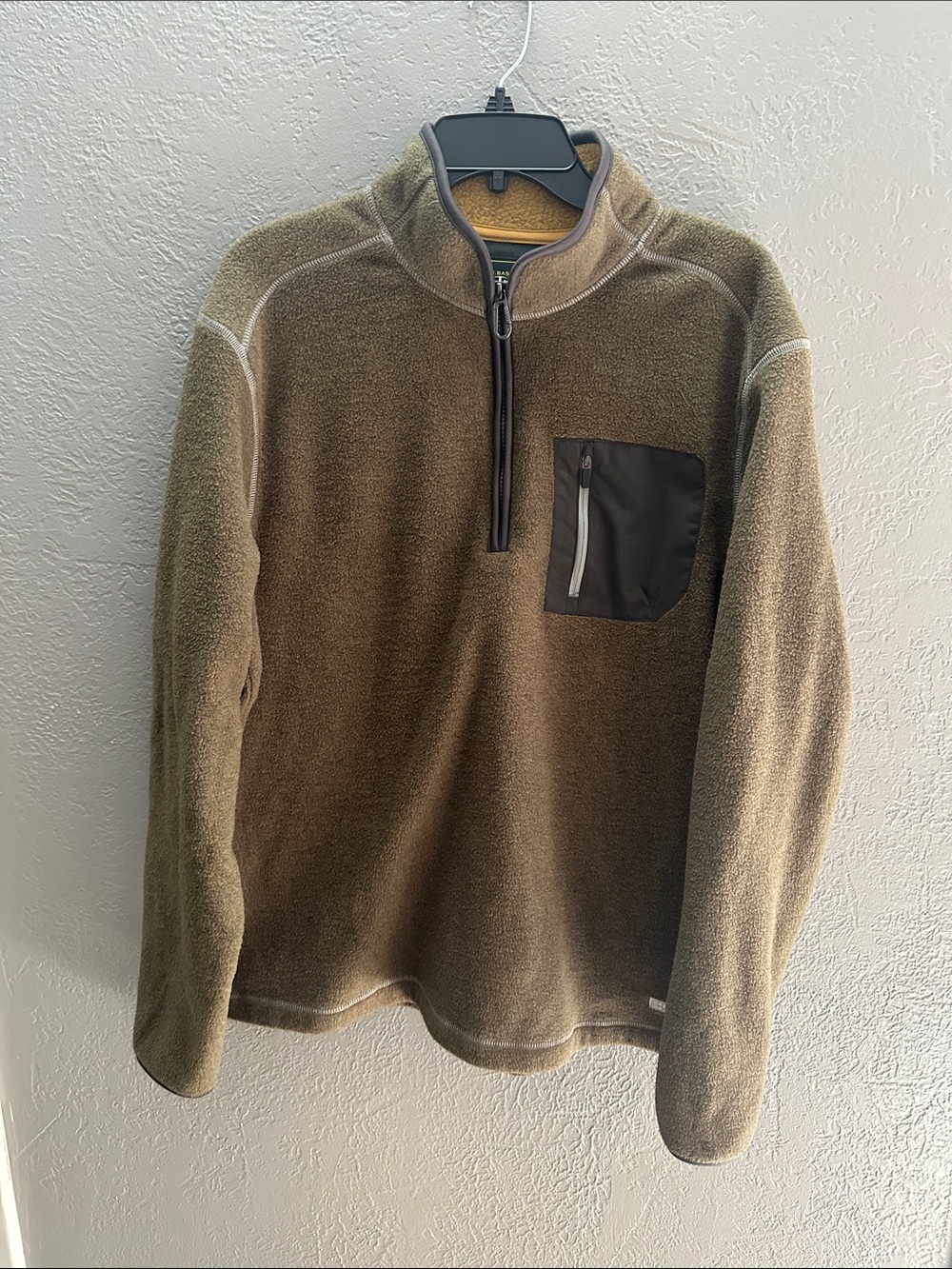 Men's Olive Half-Zip Fleece Pullover with Chest Zip Pocket